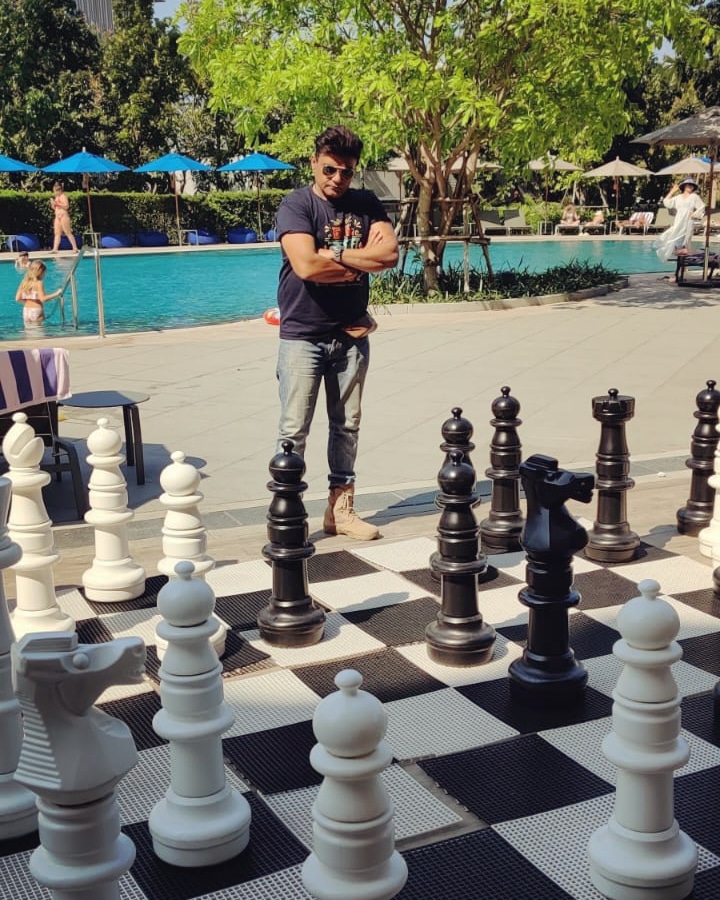 Life is a game.
We can't undo a move, but we can make the next one better...👍