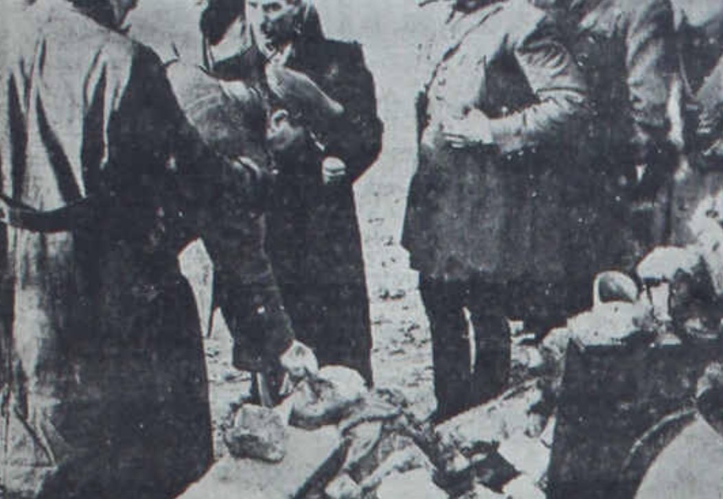 Nuri Killigil 2 Mart 1949’da Sütlüce’deki silah fabrikasında meydana gelen patlamada hayatını kaybetti. İnfilaktan sonra alınan ilk görüntüleri paylaşıyorum. Son fotoğraftaysa Nuri Paşa’nın teşhis edilen ayakkabısı var. Faili meçhul bu cinayetin bir gün aydınlatılması dileğiyle.