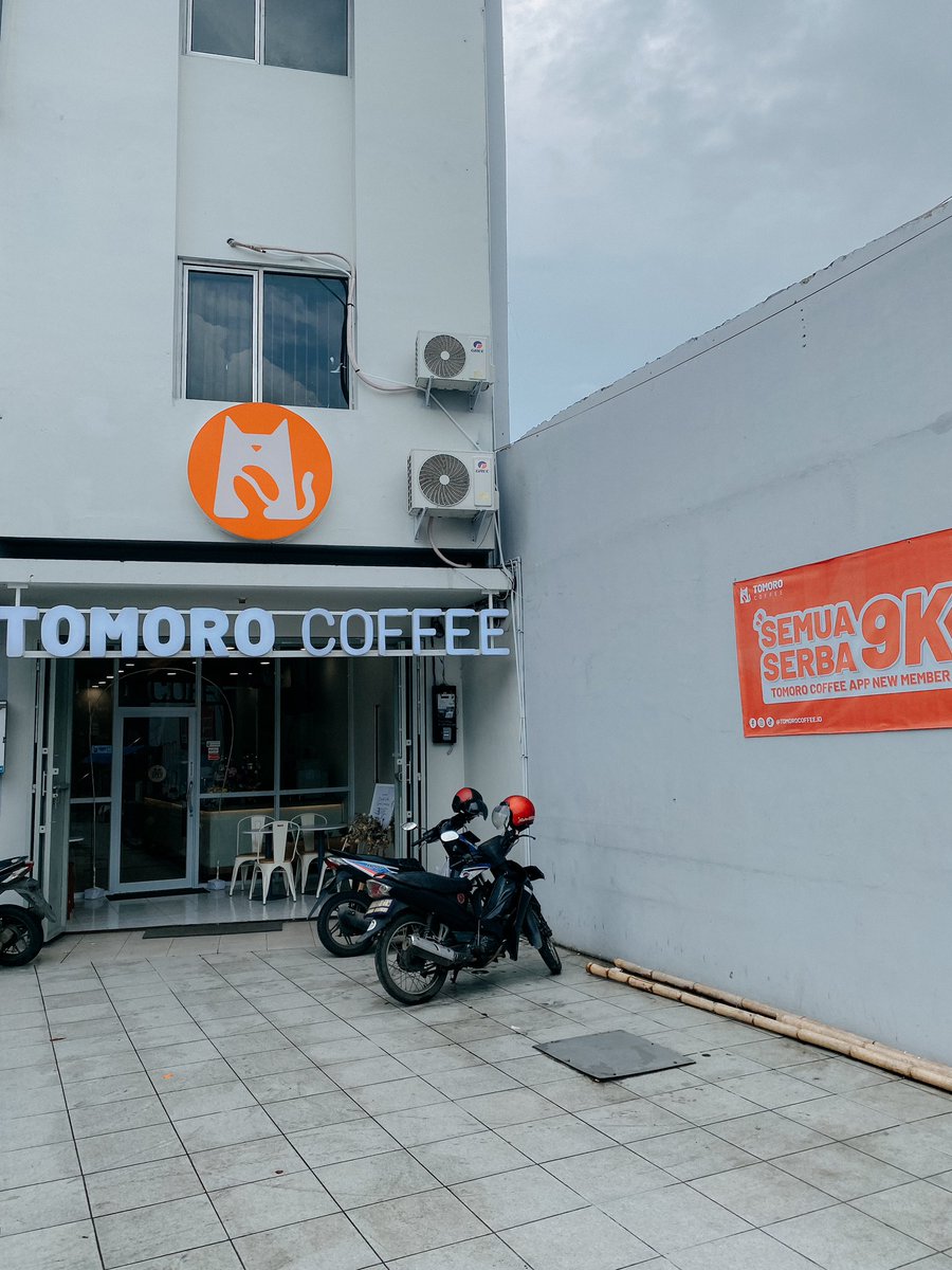 #Motret foto kopi asik juga. Happy week-end! ☕️

#MotretWith iPhone 11