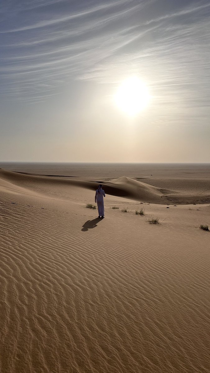 أنا ليه أكترث للشمس لا هفّت ورا المشراف 
وهي لا هفّت أول ما يقفي عني ظلالي .
_صالح النشيرا