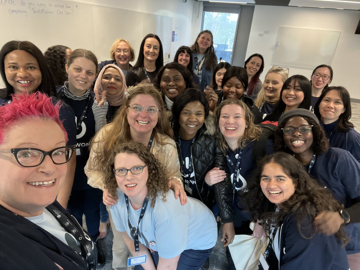 Check out our new awesome @TechUPwomen learners!! ❤️🙌🏽💃🏽🥳 @comp_sci_durham @Durham_uni @Catch22 @IoCoding #clickstart @Nominet What a great way to spend a Saturday morning 🌅