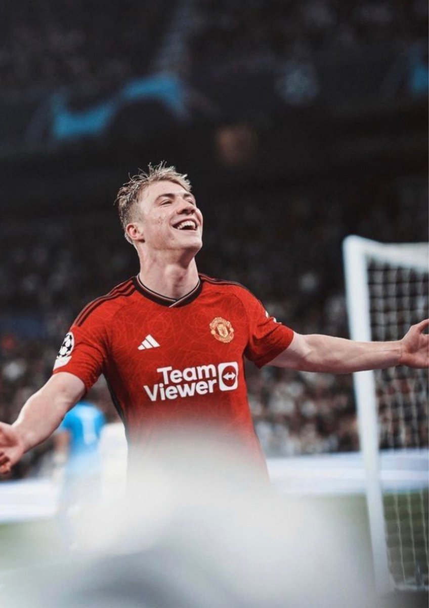 OFFICIAL: Rasmus Højlund voted Manchester United’s player of the month for February.

Starboy 😁❤️