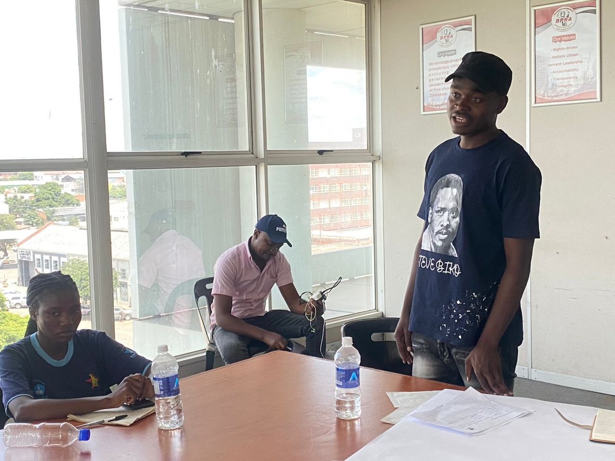 STakavengwa's tweet image. 🔵PRESIDENT Emmanuel SiTiMaH today expressed the need to use artistic means of communicating in institutions of higher learning. Zimbabwe is know for arbitrary arrests, abductions and torture of those who speak out! This is a means of circumventing these barriers! #Zinasu 🔥