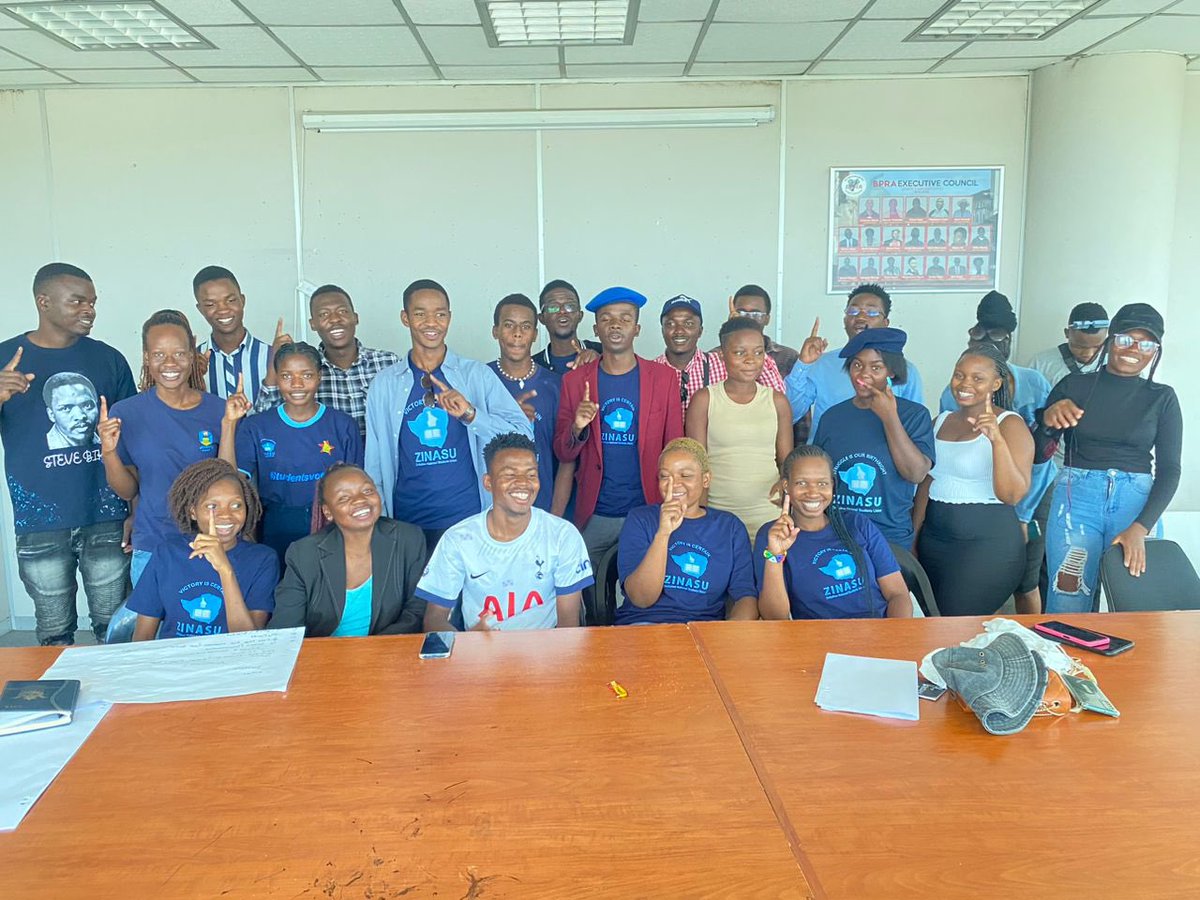 STakavengwa's tweet image. 🔵PRESIDENT Emmanuel SiTiMaH today expressed the need to use artistic means of communicating in institutions of higher learning. Zimbabwe is know for arbitrary arrests, abductions and torture of those who speak out! This is a means of circumventing these barriers! #Zinasu 🔥