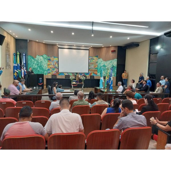 Imagem do padroeiro São José é recebida no plenário da Câmara de P.Porã dlvr.it/T3WQT7