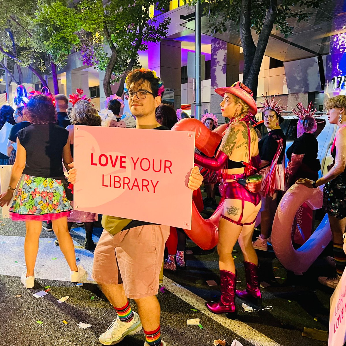 ALIANational's tweet image. Getting ready to march in the @sydneymardigras parade 💗  

Tune in via @ABCaustralia (or in person!) &amp;amp; keep an 👁️  out for float #98. From kind library staff &amp;amp; inclusive library programs, to life-affirming books &amp;amp; stories that make people feel SEEN - #LibrariesTransform lives!