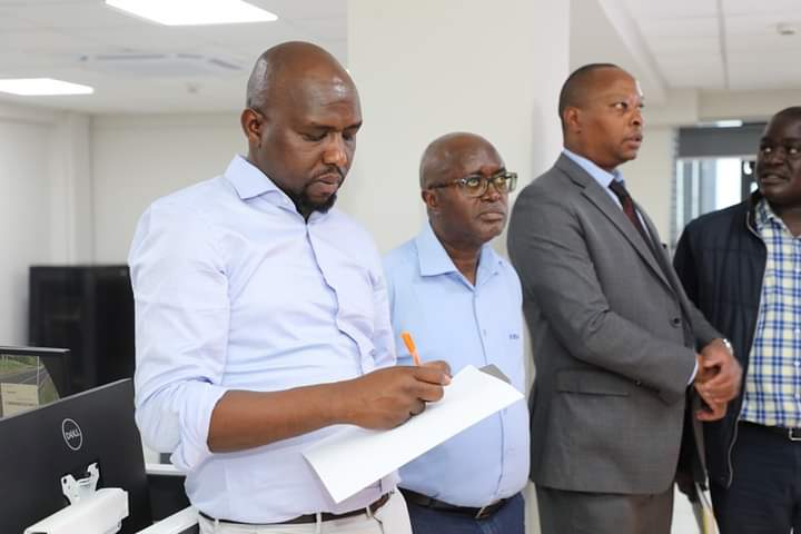 On Friday, I accompanied Roads and Transport CS @kipmurkomen at the KeNHA Data Operations Centre to check on their operations as the government intensifies its pursuit towards implementing intelligent monitoring systems on our major roads in an effort aimed helping inform road…