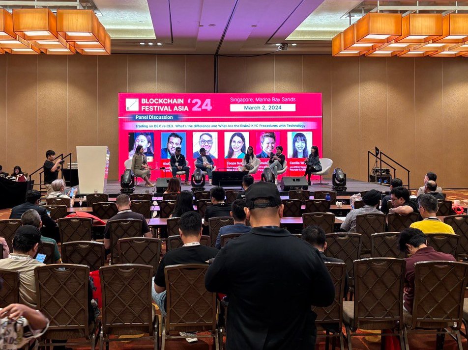 YugNetwork's tweet photo. Exciting moments at the Blockchain Festival Asia, Singapore! 
Yug team at the forefront of innovation and compliance in the heart of this dynamic event.

#BitcoinCash #cryptocurrencies #memecoins #Altseason #Litecoin #SHIB #KuCoin #babydoge #Cardano https://t.co/XXo7nGBvxl