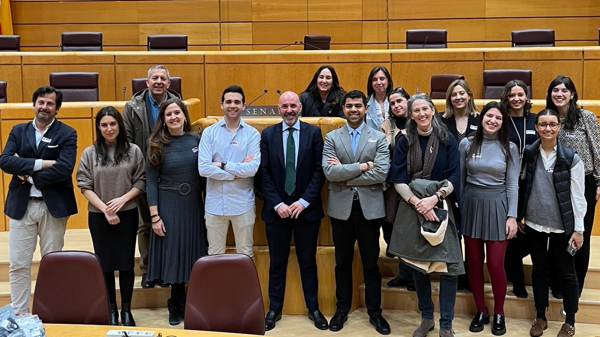 migasocial's tweet photo. Ayer una clase y visita al @Senadoesp muy especial con @RafaLaza #PDAP de @nitid_com
Si vienes a #Madrid y lo organizas con tiempo puedes hacer 1 visita guiada al #Senado. Te aseguro que te va a sorprender su belleza y riqueza artística, su historia y todo lo que allí se trata. https://t.co/NgobTbOorF