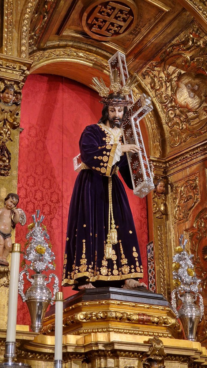 Nuestro Padre Jesús Nazareno de Utrera estrena una túnica con aplicaciones de cerámica. Ha sido realizada por sus vestidores y ceramistas, Luciano Galán y Daniel Maldonado "The Exvotos" <a href="/theexvotos/">THE EXVOTOS</a>