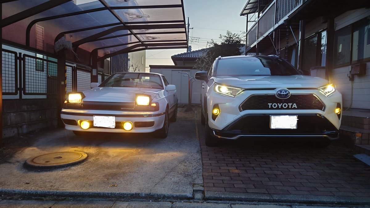 ST165GT_FOUR's tweet photo. 昭和のクルマと令和のクルマ。 https://t.co/hVpGkXdEWj