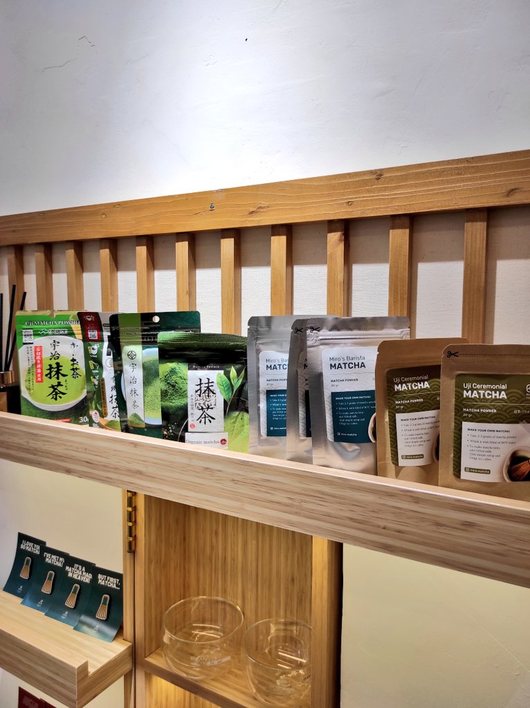 Widino's tweet photo. Baru tau di BSD ada cafe spesialis matcha. Menu minumannya matcha &amp; matcha blend, japanese tea kek sencha, hojicha, genmaicha, dll.

Trus jual matcha bubuk dari Jepang sama perlengkapan nyeduh matcha juga. Vibesnya jepang bgt, lucu 😍 https://t.co/u3qqJuUVQm
