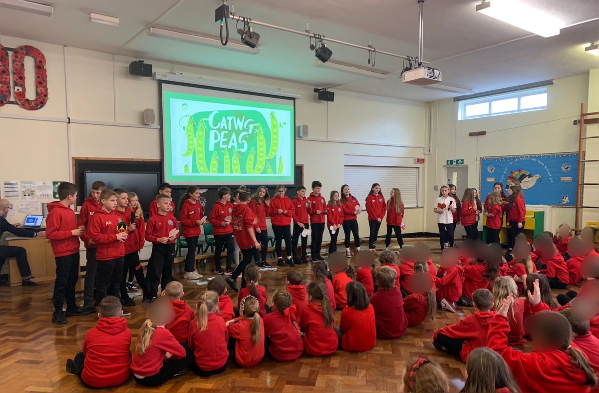 CatwgPrimary's tweet photo. Year 6 enjoyed performing their class assembly on @PeaceMala 🌈🕊️☮️✌️#CatwgLit #CatwgExpressive #CatwgWellbeing #CatwgAIMs #CatwgPeaceMala https://t.co/okQk5GX4sv