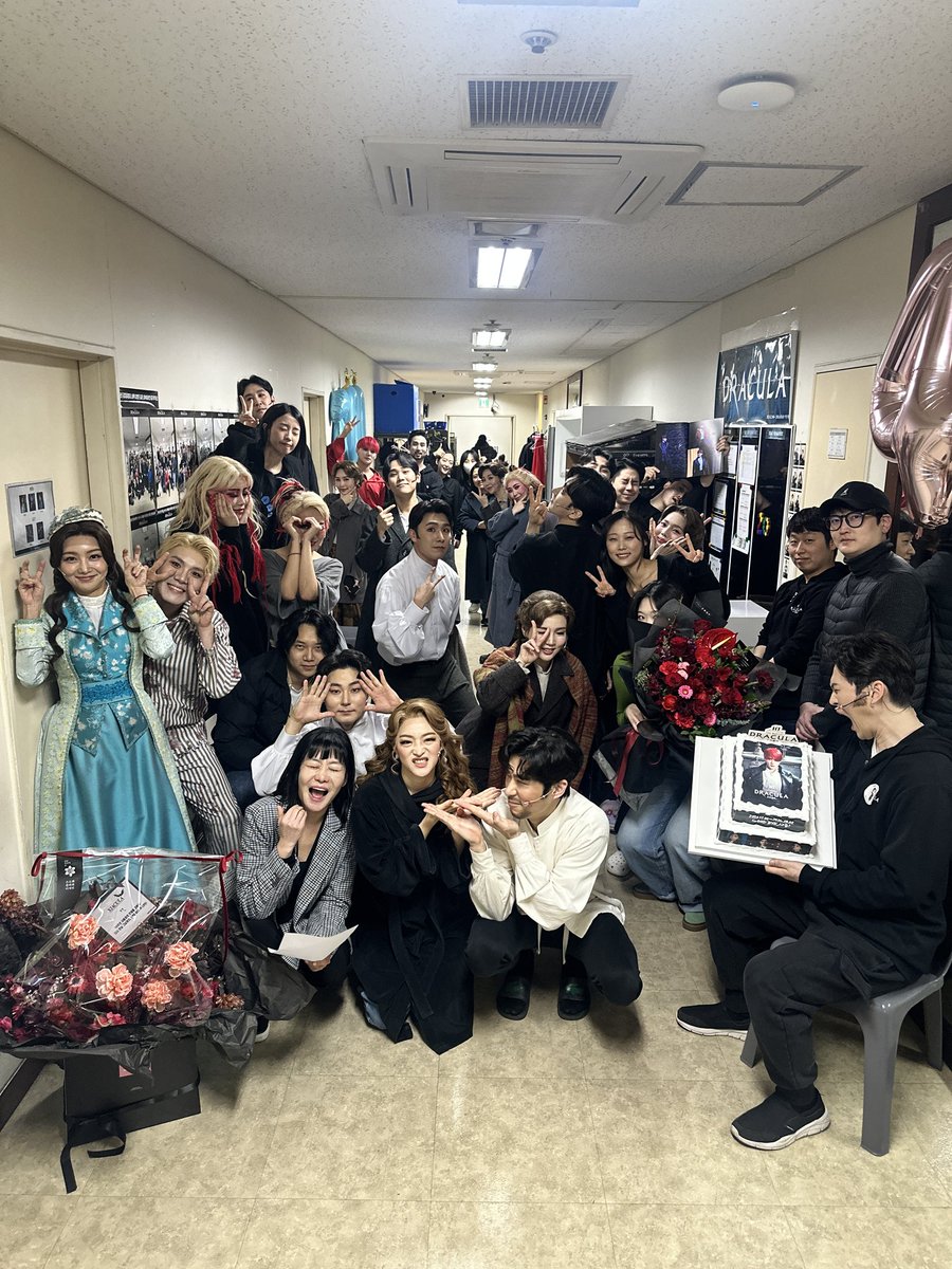 #뮤지컬 #드라큘라

브로드웨이 역사상 가장 매혹적인 입맞춤
뮤지컬 <드라큘라> 10주년 공연

#김준수 #임혜영
#박은석 #진태화 #이예은 배우의
서울 마지막 공연이 시작됩니다🔥

𝟏𝟎𝐭𝐡 𝐀𝐧𝐧𝐢𝐯𝐞𝐫𝐬𝐚𝐫𝐲
𝐃𝐑𝐀𝐂𝐔𝐋𝐀 : 𝐓𝐡𝐞 𝐌𝐮𝐬𝐢𝐜𝐚𝐥

2024.03.03까지 #샤롯데씨어터