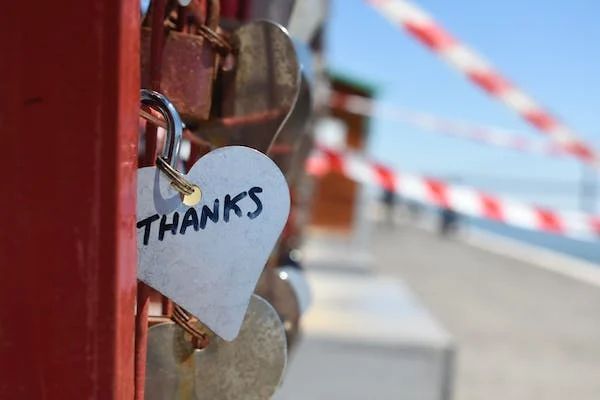 LetRomantic's tweet photo. Remember to be grateful.  Wake up every day and just say thank you to the world. #grateful #gratitude #love https://t.co/lFcvpwi8n3 https://t.co/pUq92yp6Sa