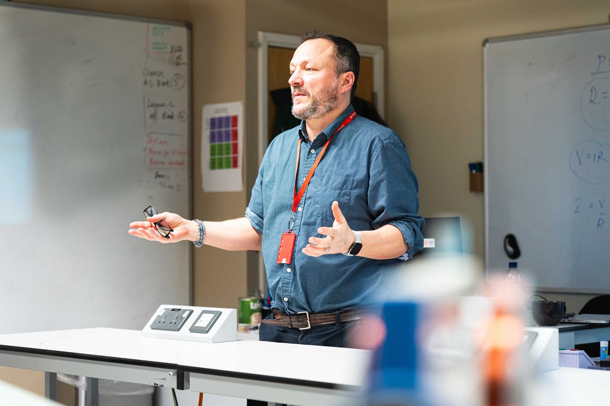 coleggwent's tweet image. 👋🏼 We are OPEN! 

🏫 Visit any #ColegGwent campus this morning to find out about our huge range of courses, speak to tutors &amp;amp; view our vibrant campuses!

⏰ 10am – 12:30pm
coleggwent.ac.uk/open