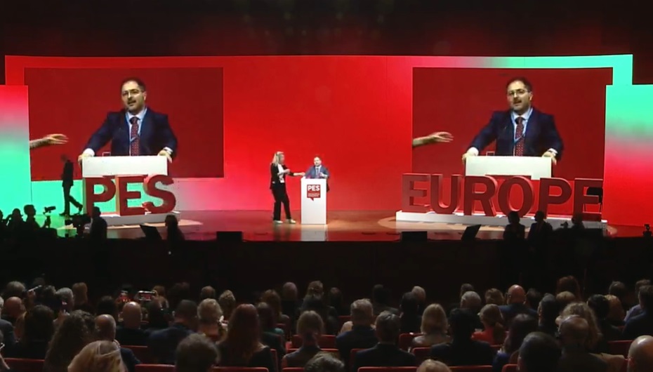 PES 🌹🇪🇺 tweet media