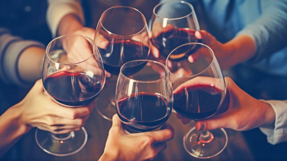 dorfestival's tweet image. Put your wine knowledge to the test in Pour My Bluff.  Taste 8 very special wines and win a case of wine for your table by guessing which of our wine experts is telling the truth.  Easy?  Perhaps not - but great fun!
Sponsored by #pierrelevin
bit.ly/3Tj2z2b