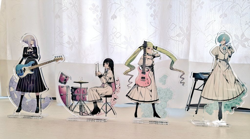 ロックは淑女の嗜みでして アクリルスタンドが4人揃いましたよー