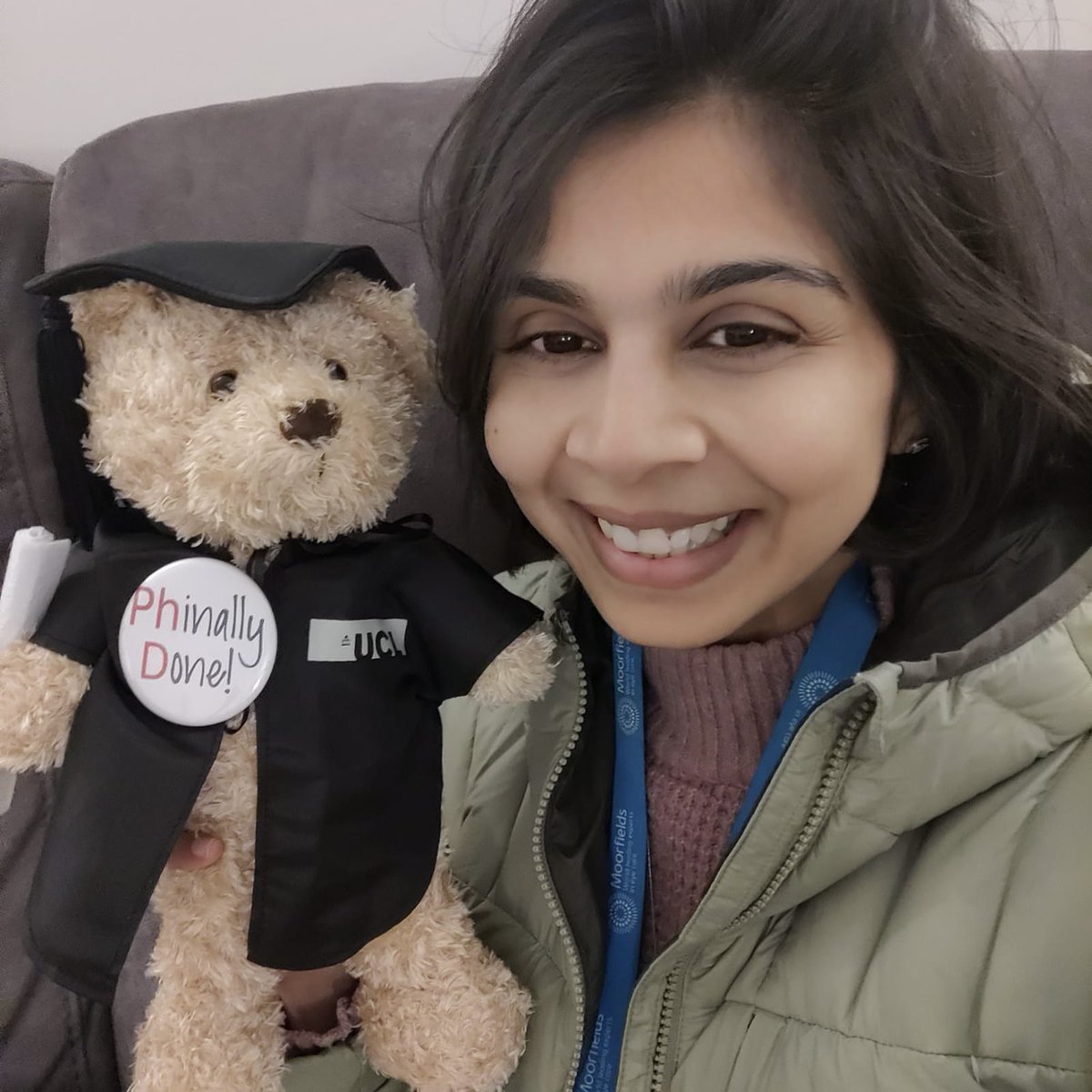 CrosbyNwaobi's tweet photo. Now this is what success looks like…
Mega congratulations 2 Dr. Ms. Dr @CjShruti on successfully defending your #PhD #Thesis. No corrections!
Title: Phenotypic Heterogeneity & its influence on visual &
morphological outcomes in age-related macular degeneration.
#One2Watch 🥳 https://t.co/yn7MfRmQTR