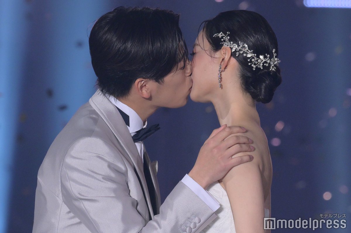 modelpress's tweet photo. 【祝】なこなこカップル、結婚を発表💍

なごみの誕生日に
TGCステージ上で報告💐

🔻詳細・写真はこちら
https://t.co/o85EvdbrJu

可愛すぎる彼女・なごみと、彼氏のこーくんで人気のカップルYouTuber。今年2月から活動の一時休止を発表していた。

#なこなこカップル #なこなこ #なごみ #こーくん #なこなこカップル結婚 #なこなこ結婚 #TGC #マイナビTGC @NAGOMI3232 @koki10181005