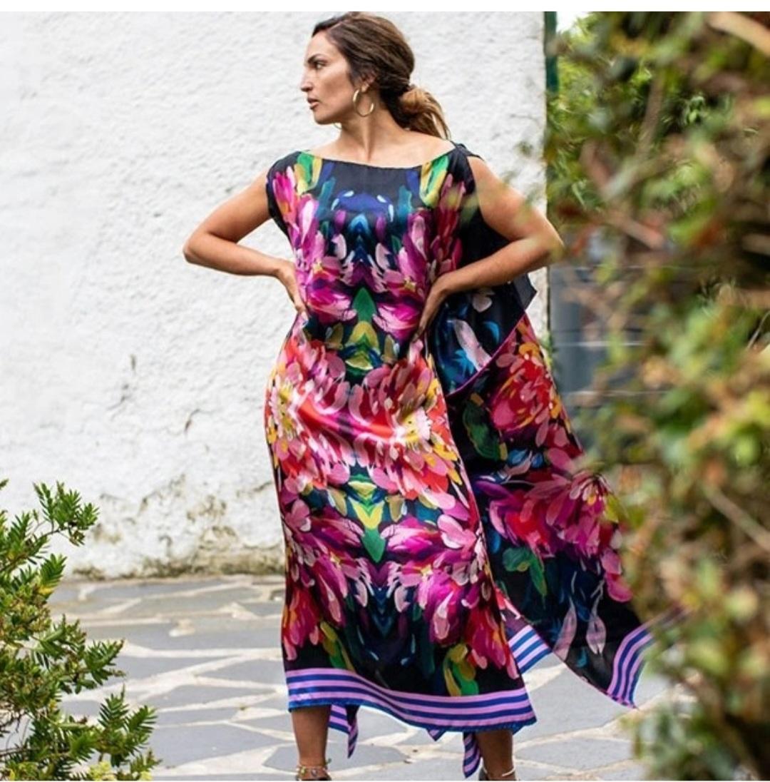 Colour from @Carolineduffy0 #Irishfashion #silk #kimono #silkkimono #dress #silkdress #scarf  #silkscarf #silkscarves  #luxury #arttofashion  #irishfashionart #carolineduffy #irishdesign #CIFD
