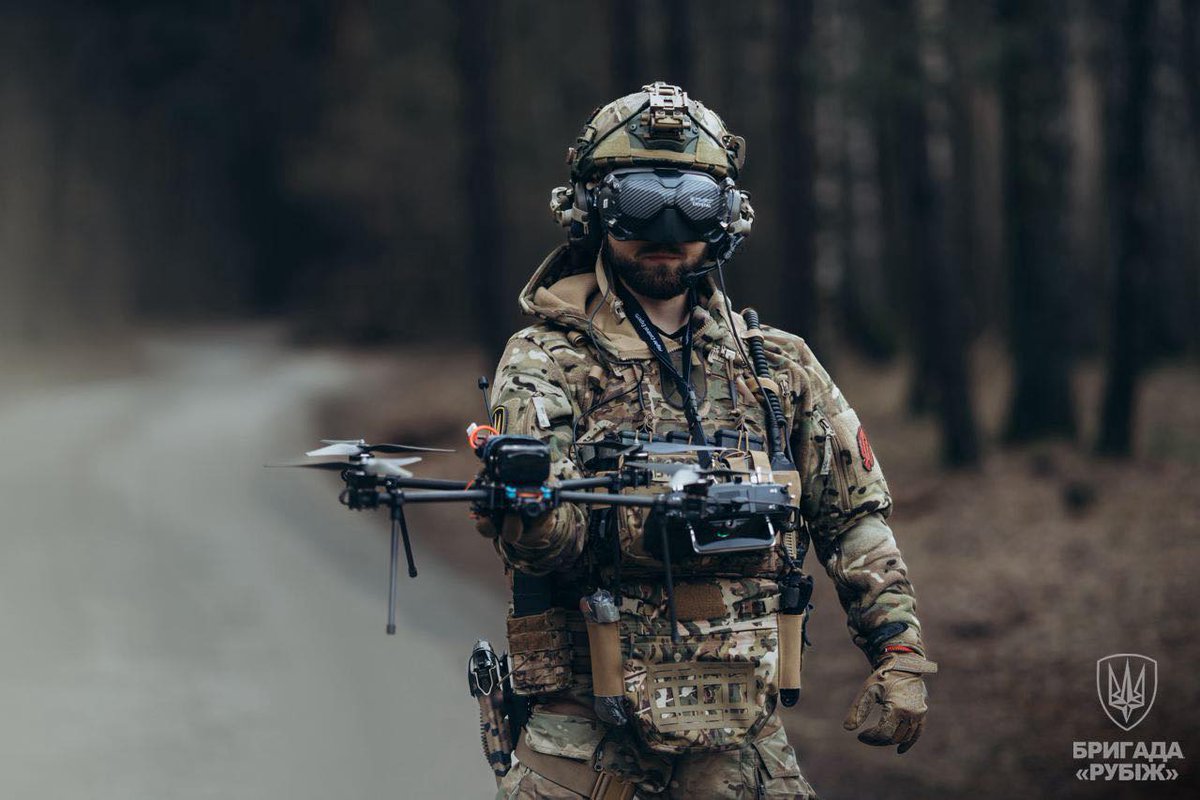 FPV pilots look like they came from the future. But they are already working in Ukraine and destroying the enemy. 📷: Rubizh Brigade