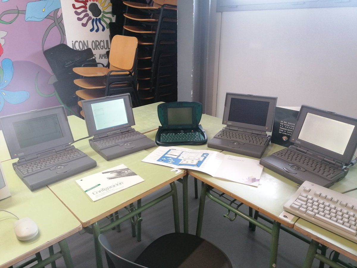 AngelSerranoPhD's tweet image. La exposición de ordenadores #Apple de @retroparla es espectacular. Hasta tienen una réplica del Apple 1 #FelizSábado #Retroinformática #Retrocomputing #Retrogaming