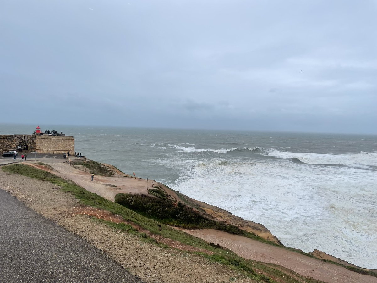 Wochenende.
Und "big waves" in Nazaré.