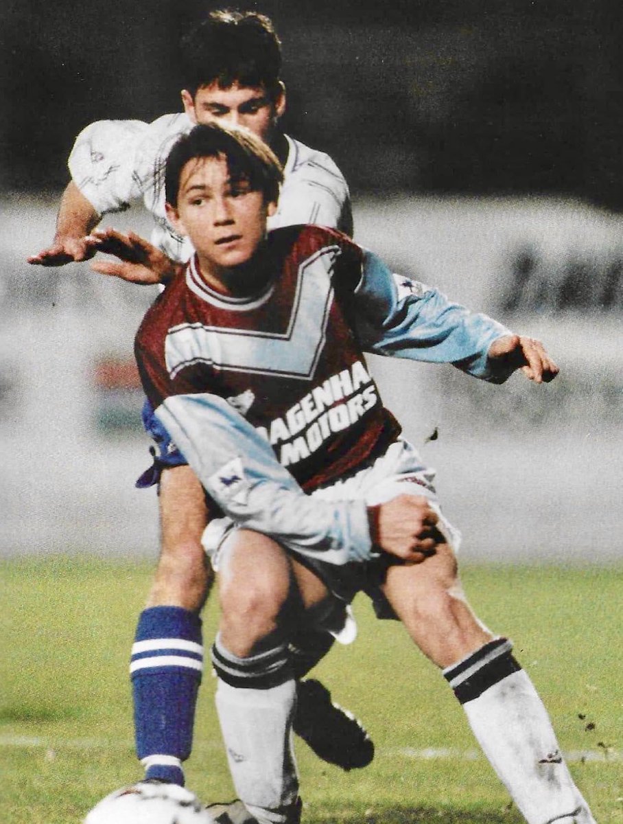 onesteviebacon's tweet image. What I love about Social Media is that some of my forgotten photos appear now and again. This shot of a teenage Frank Lampard is a classic example. I know Frank’s not every Hammers’ fans cup of tea, I literally watched him grow up from a toddler to become a great player. ⚒️