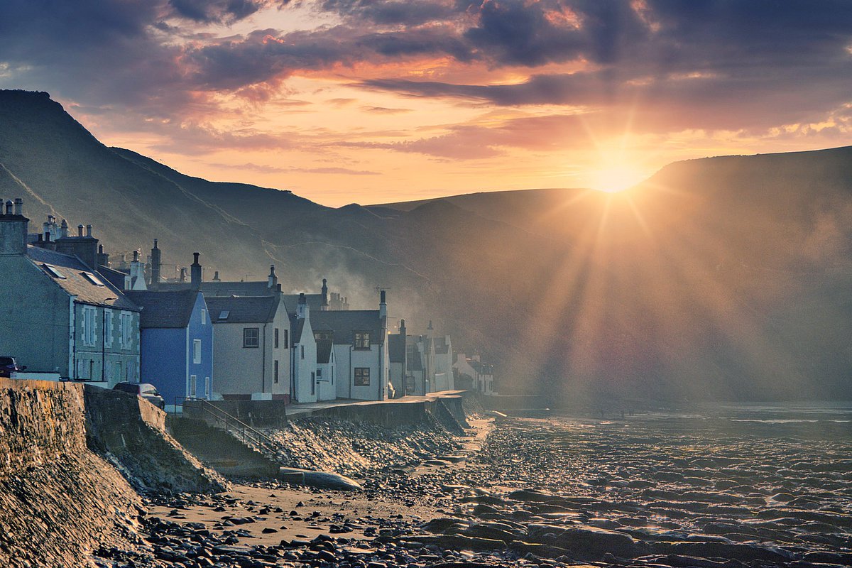 Gardenstown, Aberdeenshire @visitabdn @VisitScotland @ScotsMagazine #ThePhotoHour #StormHour #Aberdeenshire #Scotland