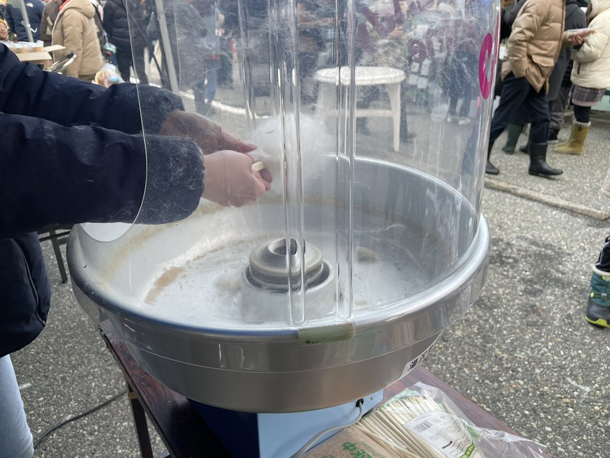 マルシェ最終日！！
飛ぶように売れるわたがし！！