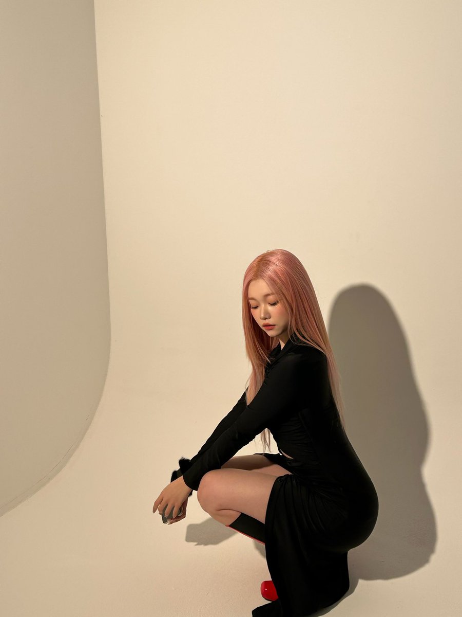 Billlieofficial's tweet photo. [#츠키] 🖤🖤🖤

🐰

#Billlie_Letter https://t.co/H52HJmlqJS