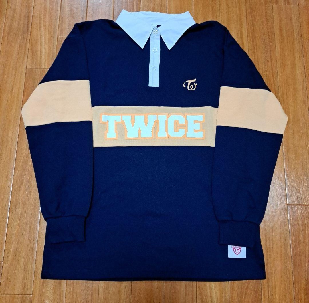 #mjstwice [Pre-order] ❗TWICE Momo University SweatShirt - M on Tag Php 3900 Di ko po mahanap sa convo, PM nlng po sa nagpahanp ^^ +SHOP Freebie !! 🕰️DOP: PAYO 📥To Order: DM to secure 🤗 ❌IGNORE IF YOU FIND THIS OP❌ ❌NOT OWN PULL❌ ❌NO TO SENSITIVE❌