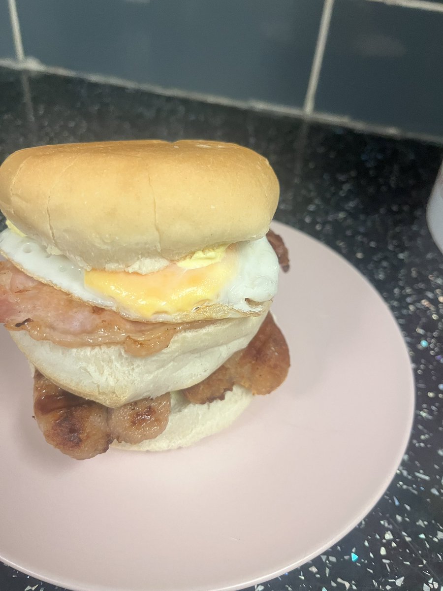 Goooooood morning It’s a little before opening but people are hungry so the breakfast orders are going out. Our Brekkie Stack is just £3 and perfect with a hot cup of coffee ☕️ Pop by and #supportlocal