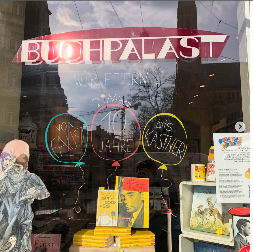Der fantastische Buchpalast feiert 10-jähriges Bestehen und lädt heute zu einer Feier sammt literarischem Programm ein. Und wir  sind da!
A fantástica livraria Buchpalast München está comemorando seu 10º aniversário.  E nós estaremos lá!