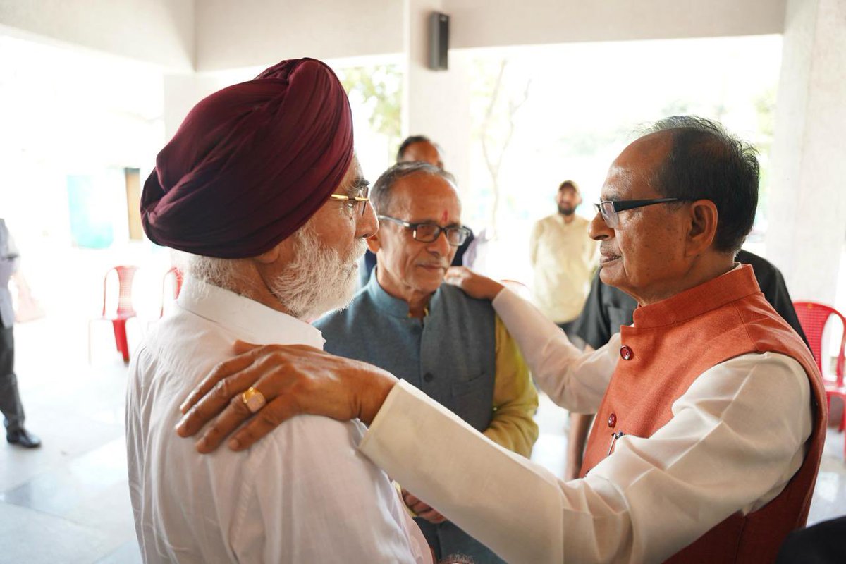 ChouhanShivraj's tweet image. मामा का घर

चेहरों पर मुस्कुराहटें, दिलों में भरोसा, आँखों में सपने...

मिल कर चलेंगे, खुशहाली के रास्ते पर आगे बढ़ेंगे।