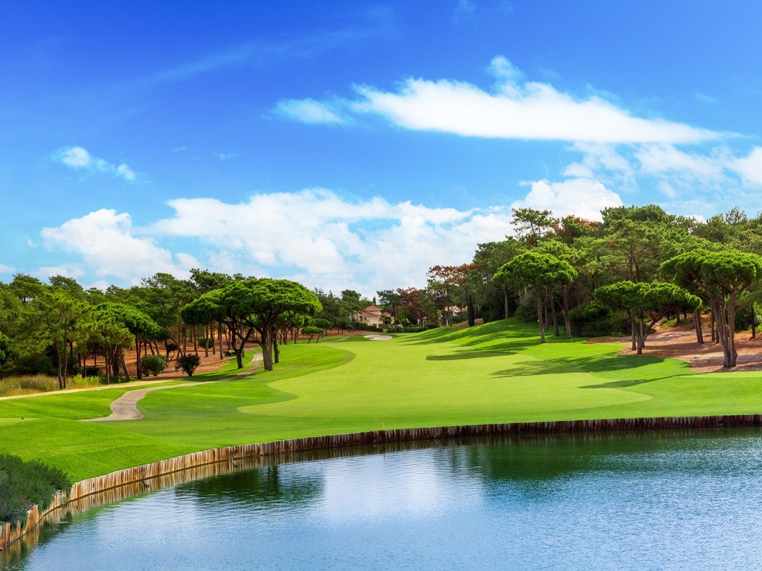 Make the most of your golf getaway and wake up at The Magnolia Hotel, on the doorstep of The Quinta do Lago resort, home of the best golf courses in Portugal! 🏌