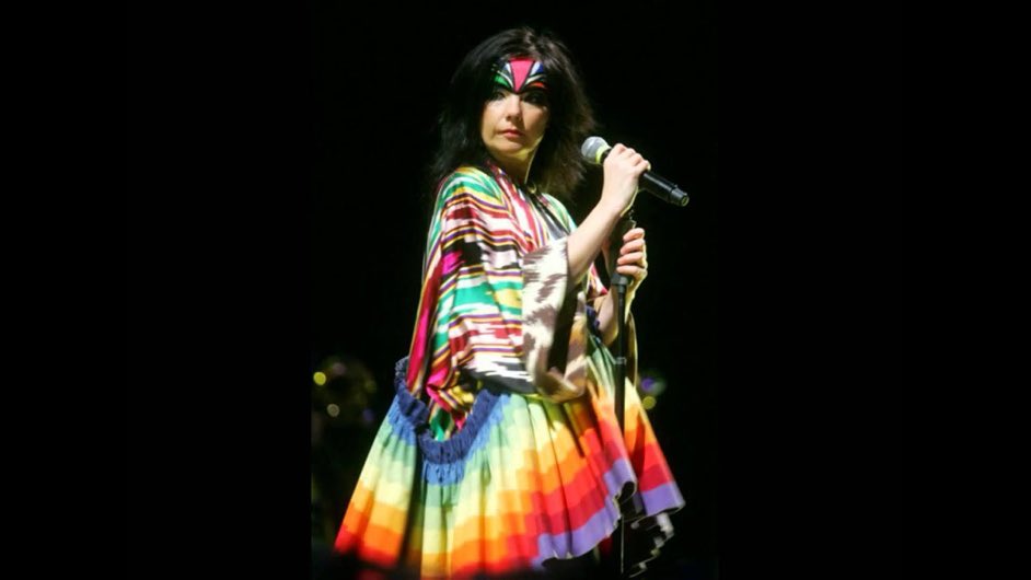 bjorkspears's tweet photo. On this day 16 years ago, Björk chanted “Tibet, Tibet!” during her performance in Shanghai, China

This sparked a massive controversy which lead to China tightening its controls over foreign singers &amp; other performers by the Ministry of Culture and Björk being indefinitely banned https://t.co/t6WOuCsyCM