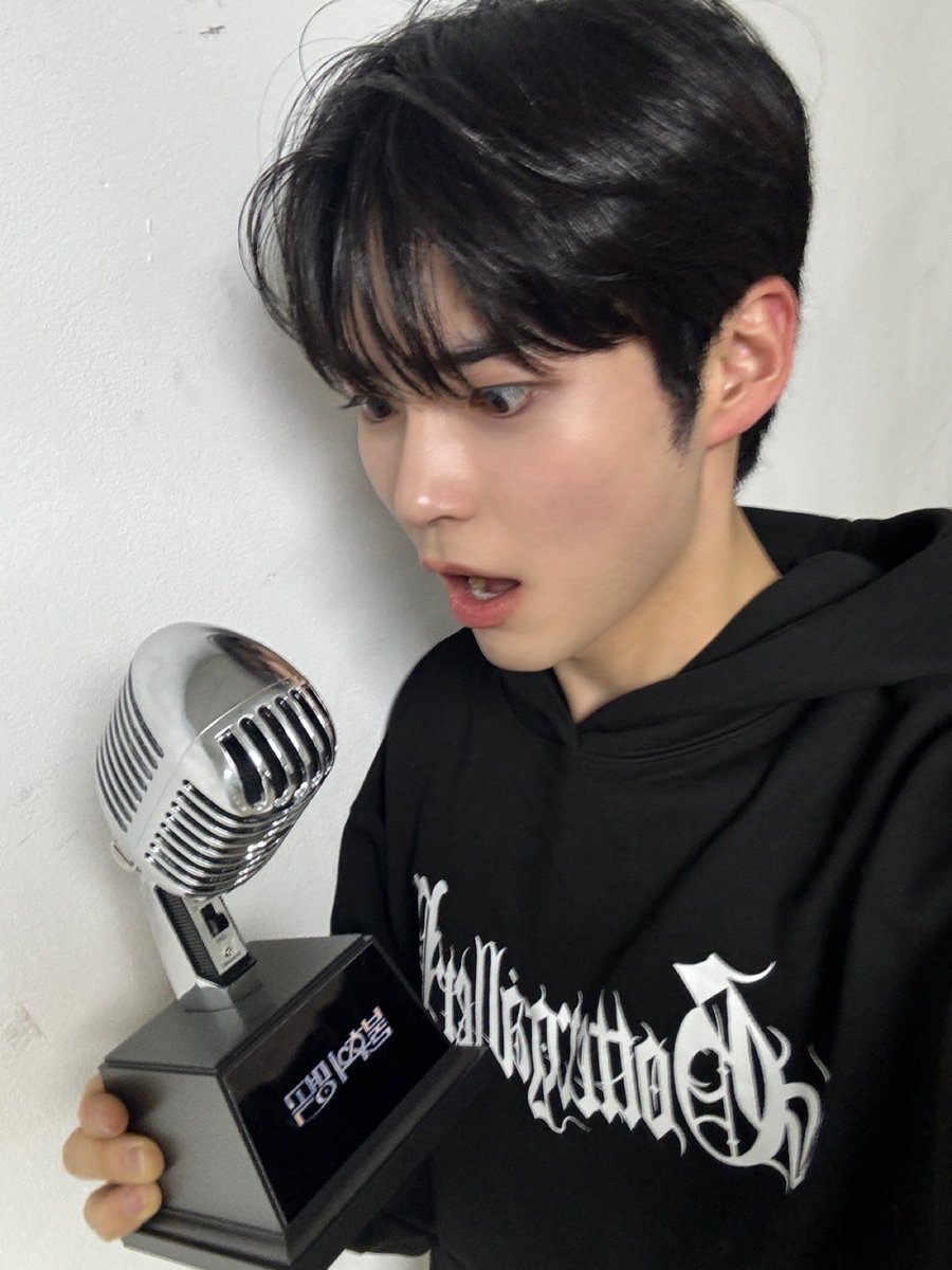 ZB1_official's tweet photo. _💌
 
제로즈~🌹
우리 제로즈와 멤버들 덕분에 불후의 명곡에도 출연해 보고.. 너무 고마워요💌
우승까지 할 수 있어서 너무 행복했고, 또 영광이었어요 :)
 
앞으로도 노래 열심히 할게에~🎙️ 뿅!

#SUNGHANBIN #성한빈
#ZEROBASEONE #ZB1 #제로베이스원 https://t.co/xiCTD5ecdp