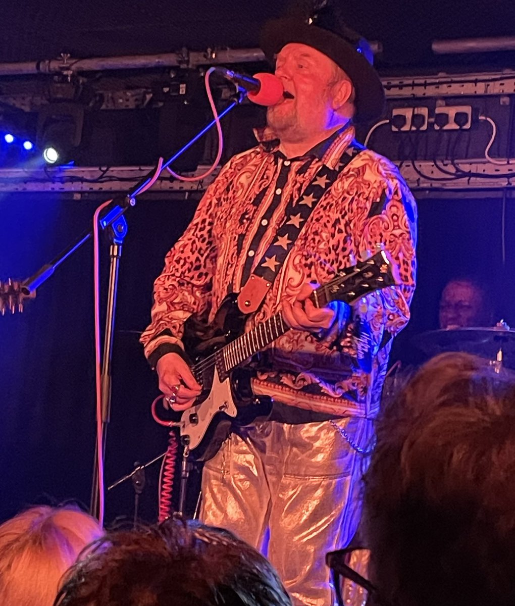 The Mighty @petewylie WAH! in fine voice in Bristol last night. Stories, jokes and more anthems than the Olympics. Epic stuff!