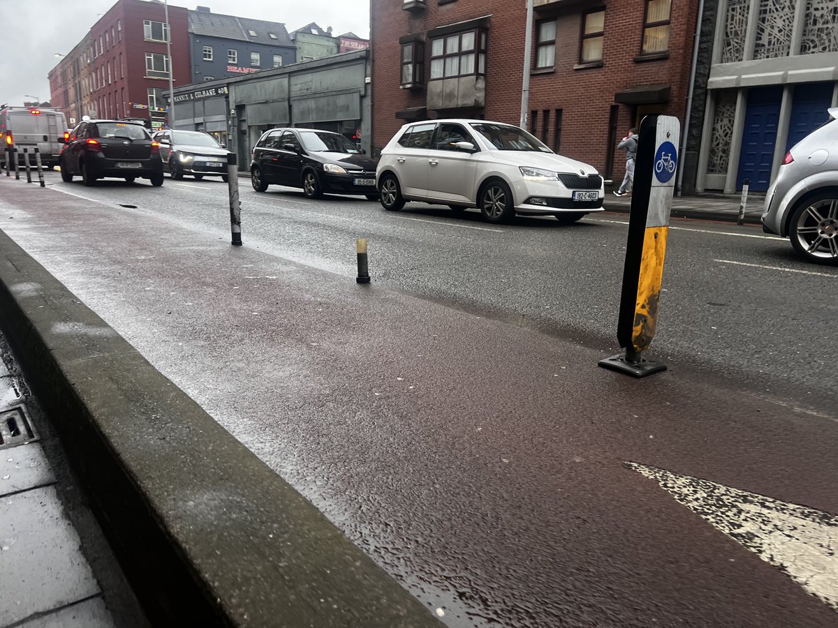 All over the city, the bike lane wands installed only a couple of years ago are falling apart and filthy. As predicted ⁦@corkcitycouncil⁩ won’t maintain them. #corkcitycouncilisbroken