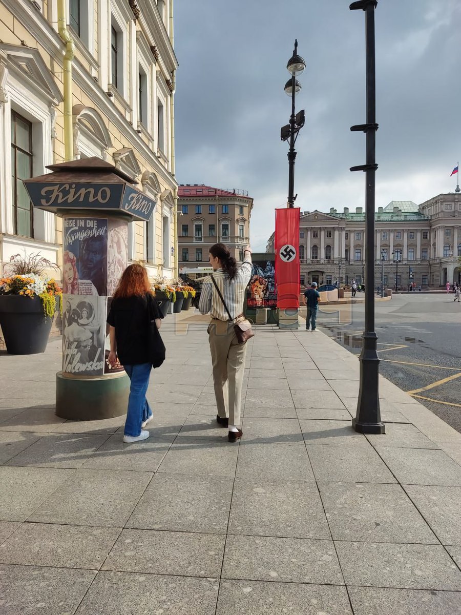 alice2che's tweet photo. Знаете, почему в русском языке так много согласных? Все согласны с политикой государства https://t.co/qtf82jHjj5