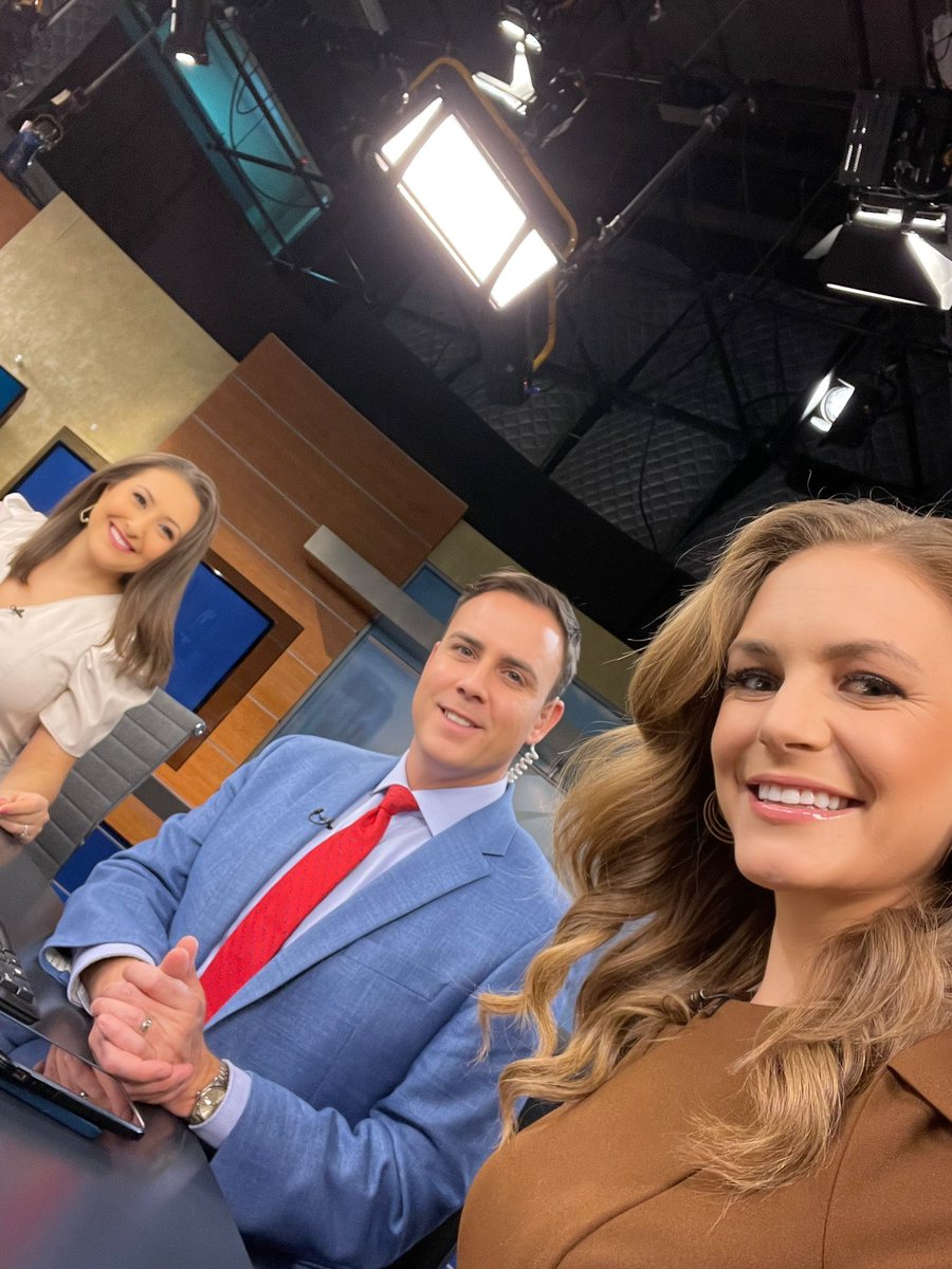 madithemet's tweet image. Back at it and ready to start this weekend off right 💪🏻😎! @GinaWSOC9, @philorbanWSOC9 and I will be with you until 8A and then again tomorrow AM @wsoctv