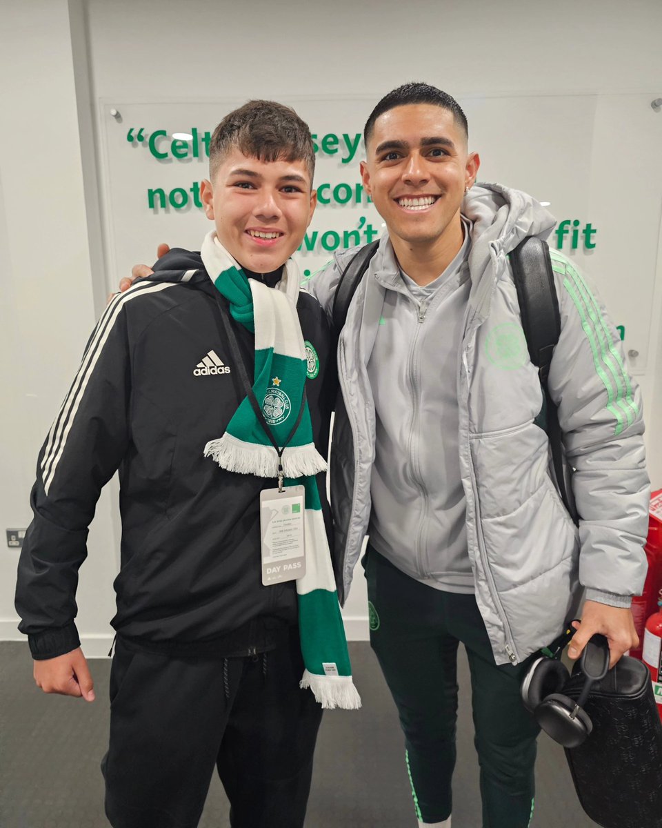 Can I just mention what an absolute Gent Palma is, we had a great chat with him in spanish and he told me how much he loves the celtic and posed for a great photo with my son 🙌