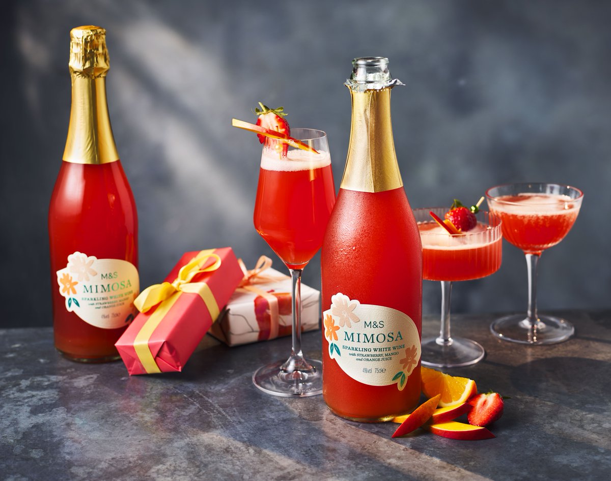 Just one week left until Mother's Day! 💐 Need some last-minute gift inspiration? How about our delicious Mimosa, a sparkling white wine with strawberry, mango and orange juice for €8! 🍓🥂