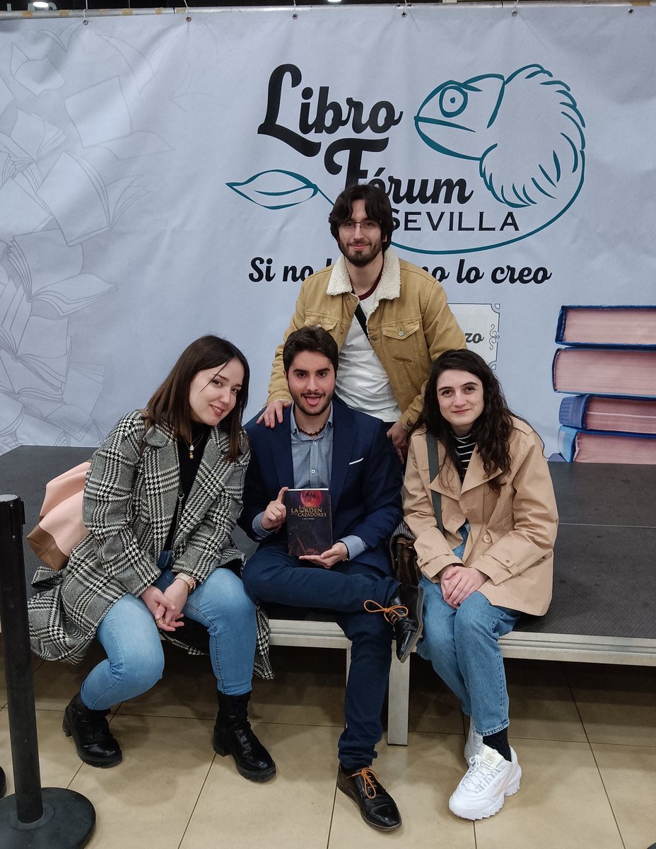 SpJoseluis's tweet image. ¡Muchas gracias a todos por venir ayer a vernos al #LibroForumSevilla2024 en @CCZonaEste! 😍

¡Espero que disfrutéis mucho de la gala de premios hoy y de Blue Jeans! Os espero mañana en el #libroforum con #elatrozasechadornocturno y #laleyendadelaordendeloscazadores 😉