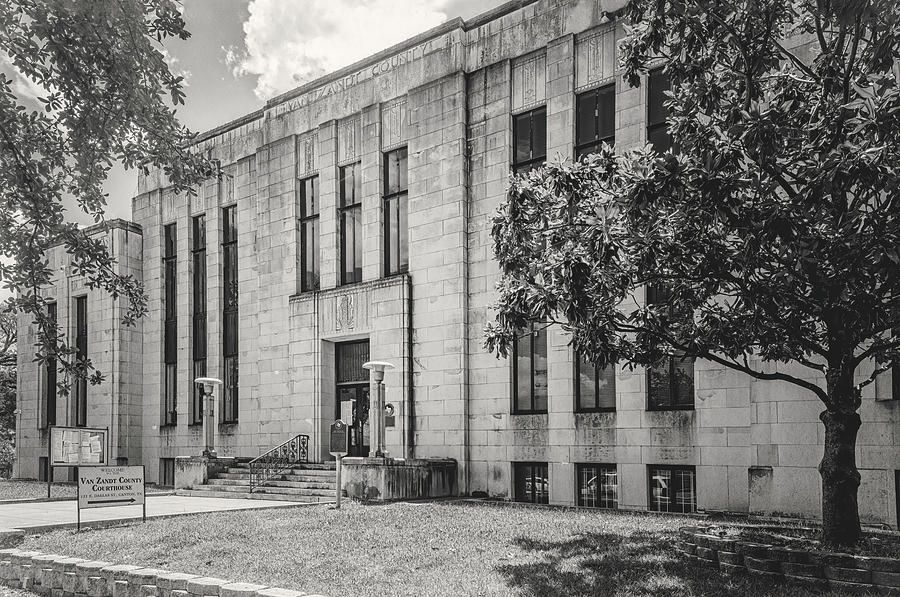 joancarroll's tweet photo. Van Zandt County Courthouse Canton Texas BW! https://t.co/vgGhiNzHSJ #canton #texas #tx #courthouse #countycourthouse #blackandwhitephotography @joancarroll https://t.co/UtVjjLiNW2