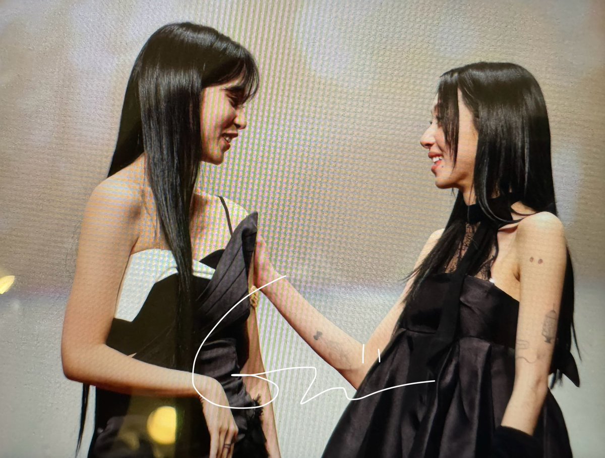 gru0519's tweet photo. 240302 팬싸 Preview
一看到Mi彩我直接雷達發作
狂喊嗚嗚嗚嗚太美好了啊啊啊啊啊啊啊
#TWICE #트와이스 #MiChaeng #미채 #MINA #CHAEYOUNG #미나  #채영 https://t.co/mwUI7w5u3q