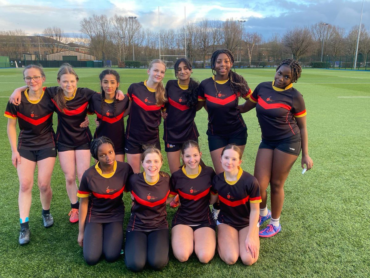 A great U16 Rugby game last night for the girls, beating Kings High 5 tries to 2. Well done girls and thank you for your commitment to King Henry Sport! 🏉 
#KHVIIIspark #thishenrysgirlcan